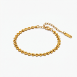 Bracelet with a chain of hearts