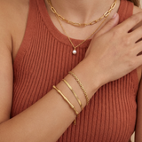 Bracelet with a chain of hearts